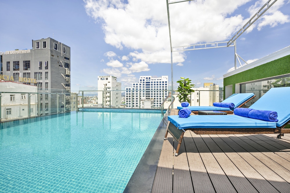Celina Hotel & Apartment 24/25