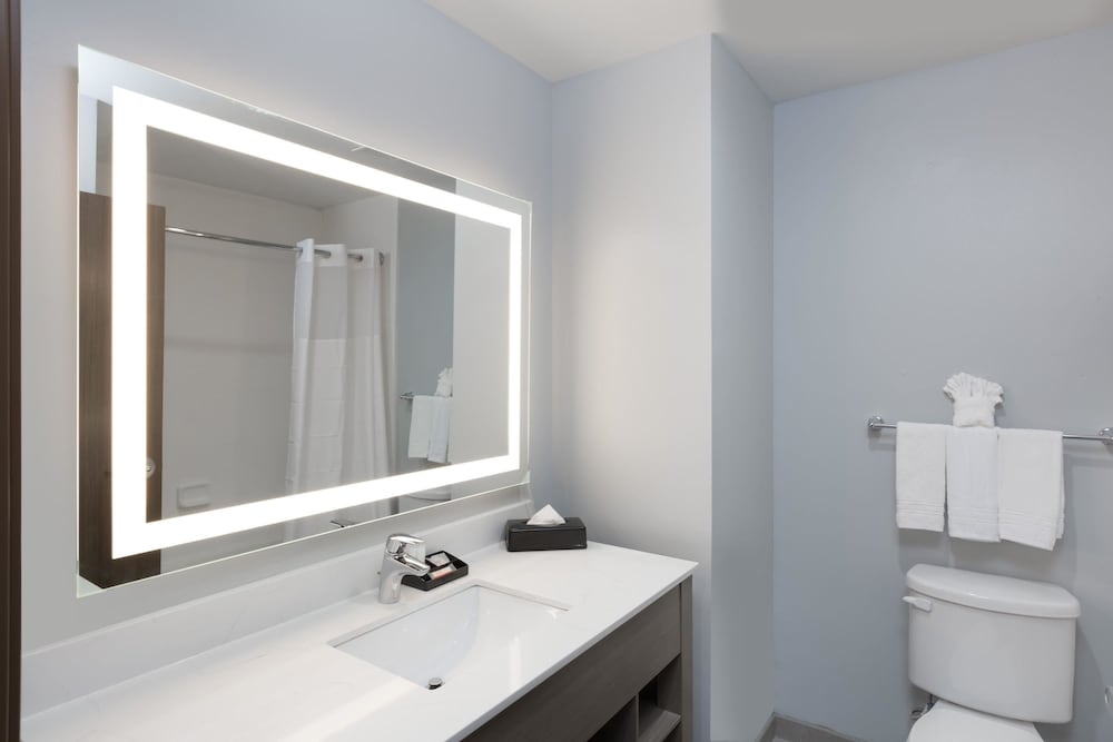 Days Inn & Suites by Wyndham Houston NW Cypress 12/26