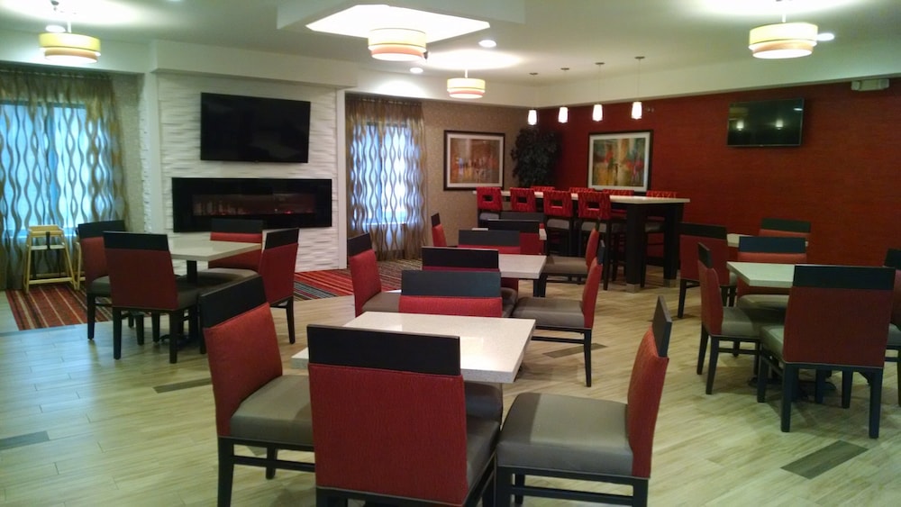 Holiday Inn Express Cloverdale(Greencastle) 47/59