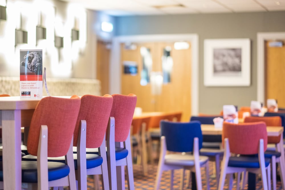 Holiday Inn Express Perth 53/72