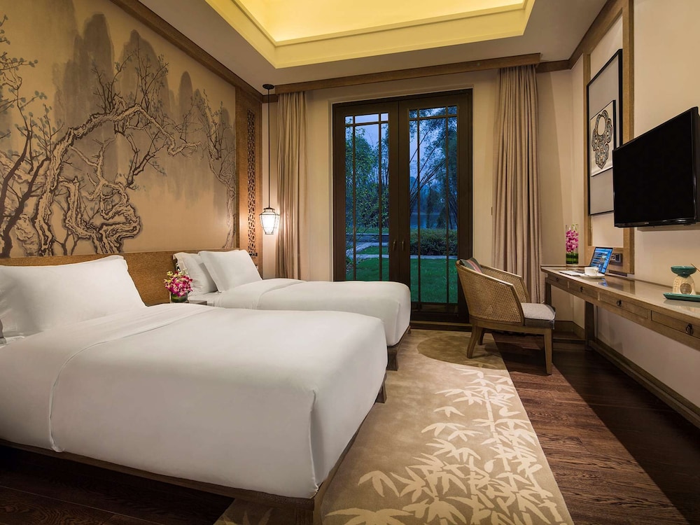 Banyan Tree Yangshuo 11/50