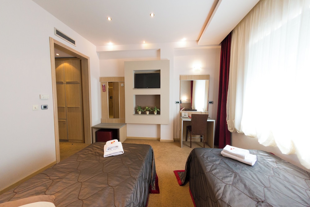 Vigor Hotel 6/50