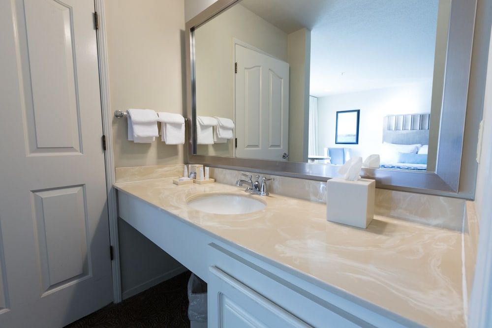 Cambria Landing Inn & Suites 23/35