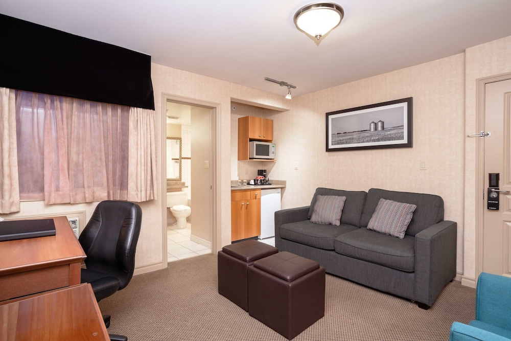 Sandman Hotel & Suites Regina 33/47