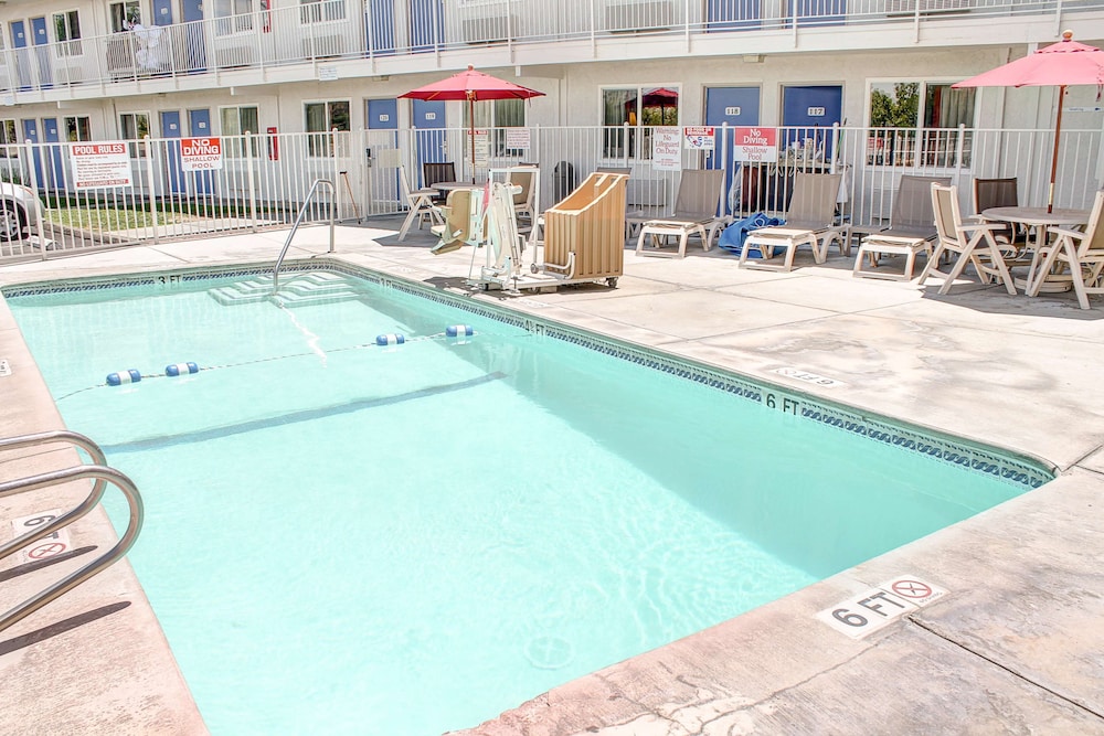 Motel6 Lancaster, CA 40/53