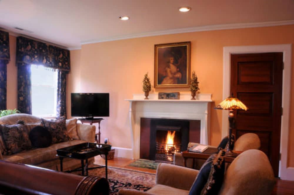 The Black Walnut B & B Inn 53/73