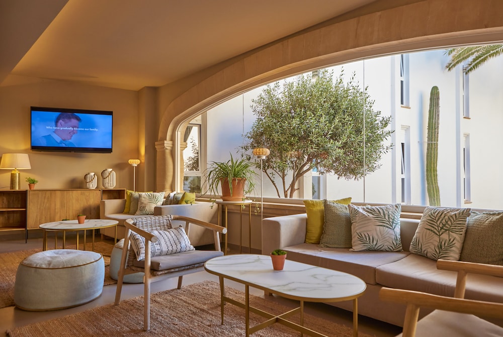 Universal Hotel Cabo Blanco Adults Only 40/75