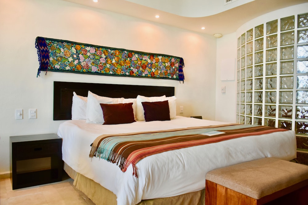 Playa Palms Hotel 7/69