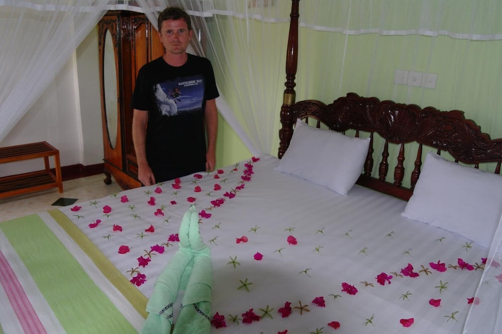Castle Bay Resort 26/39