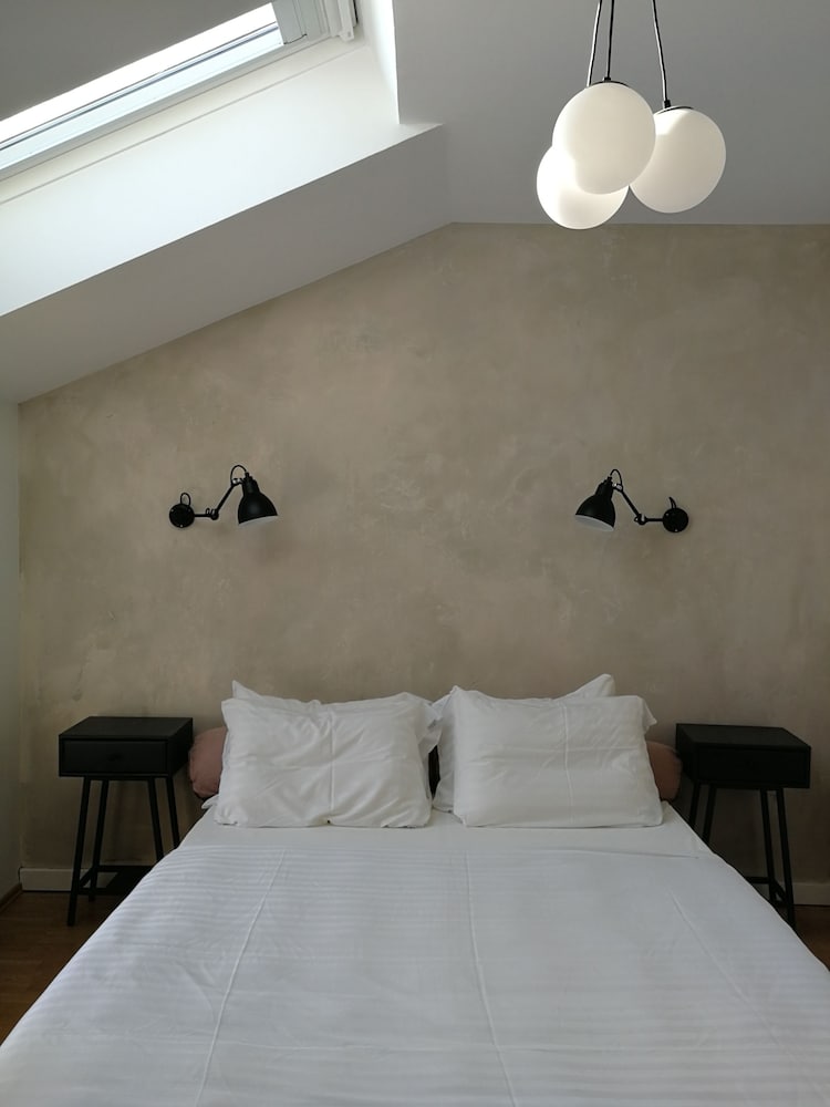 DELUXE, SUITE