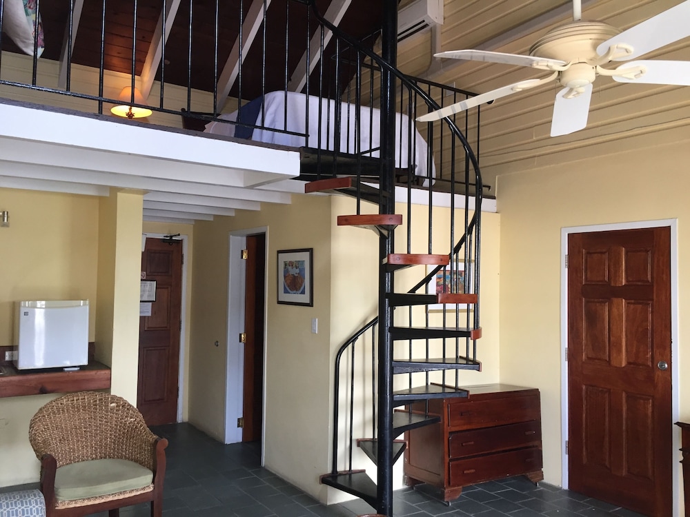 Club Comanche Hotel St Croix 37/58
