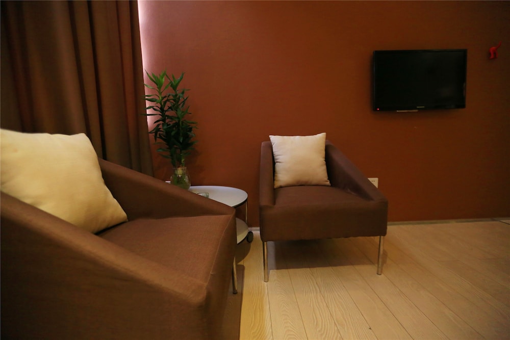 Colour Inn Shenzhen Dongmen Branch 48/66