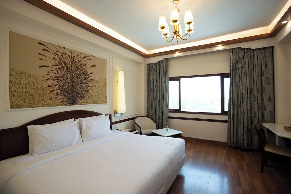 Deluxe, King Bed