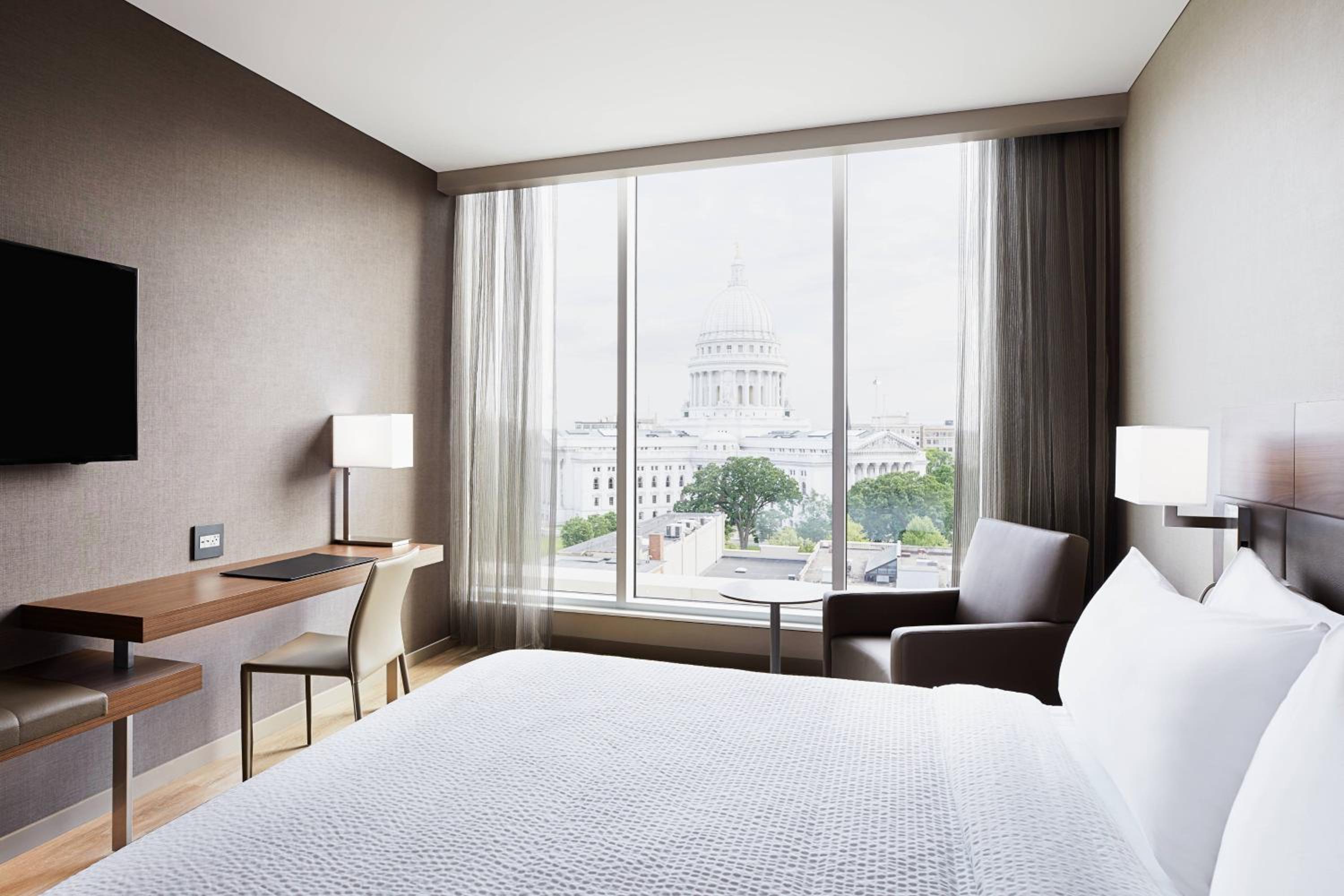 Room, King Bed, Capitol View