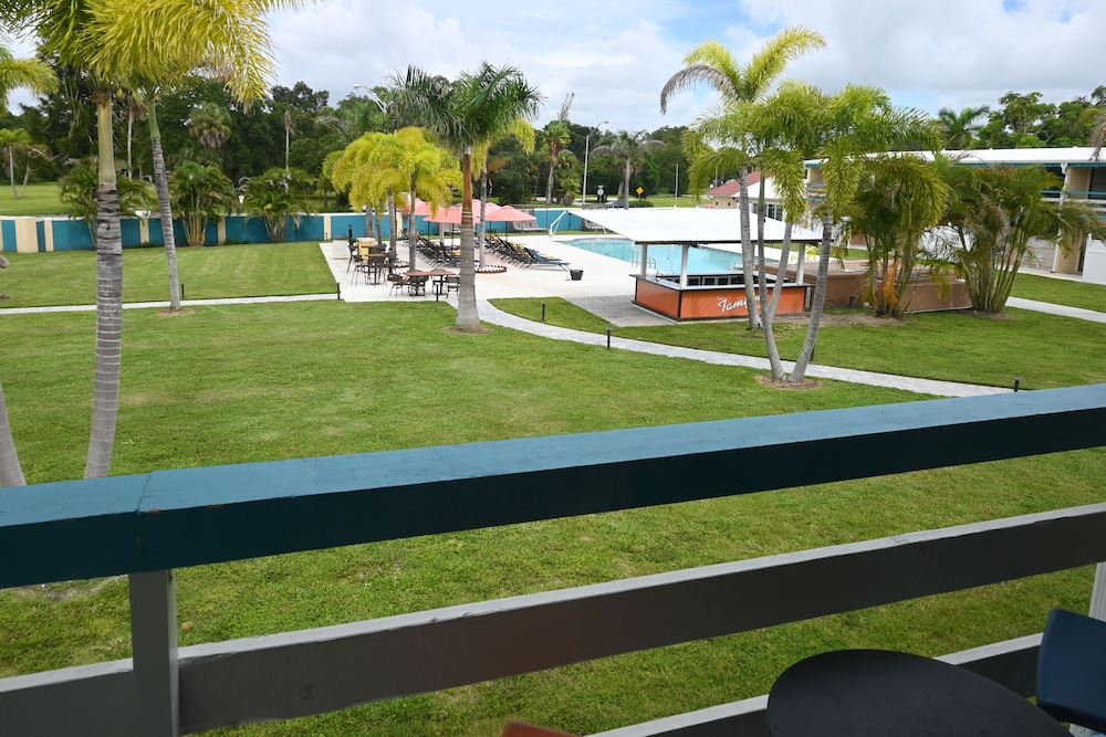 Golden Host Resort 59/63