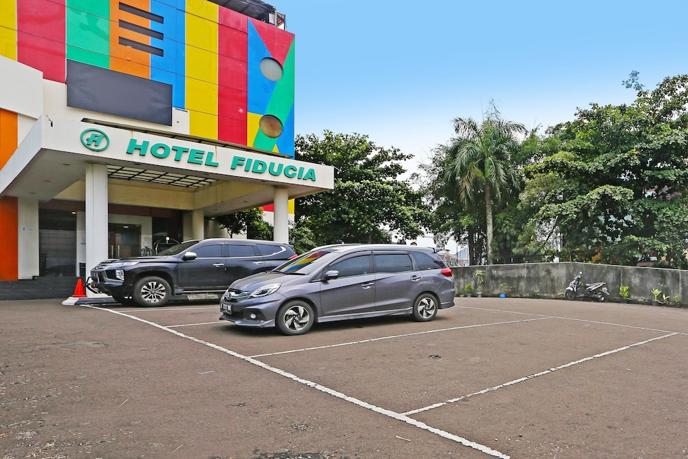 Super OYO Townhouse OAK Hotel Fiducia Serpong 40/44