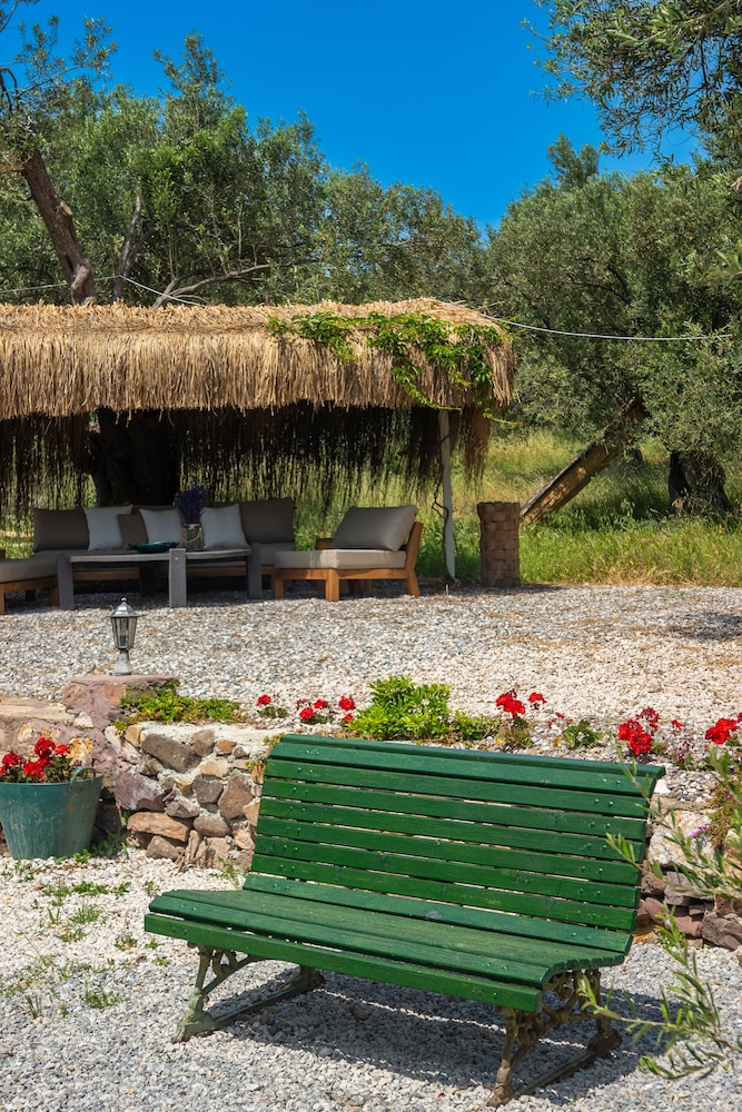 Cunda Battalos Kucuk Otel 42/50