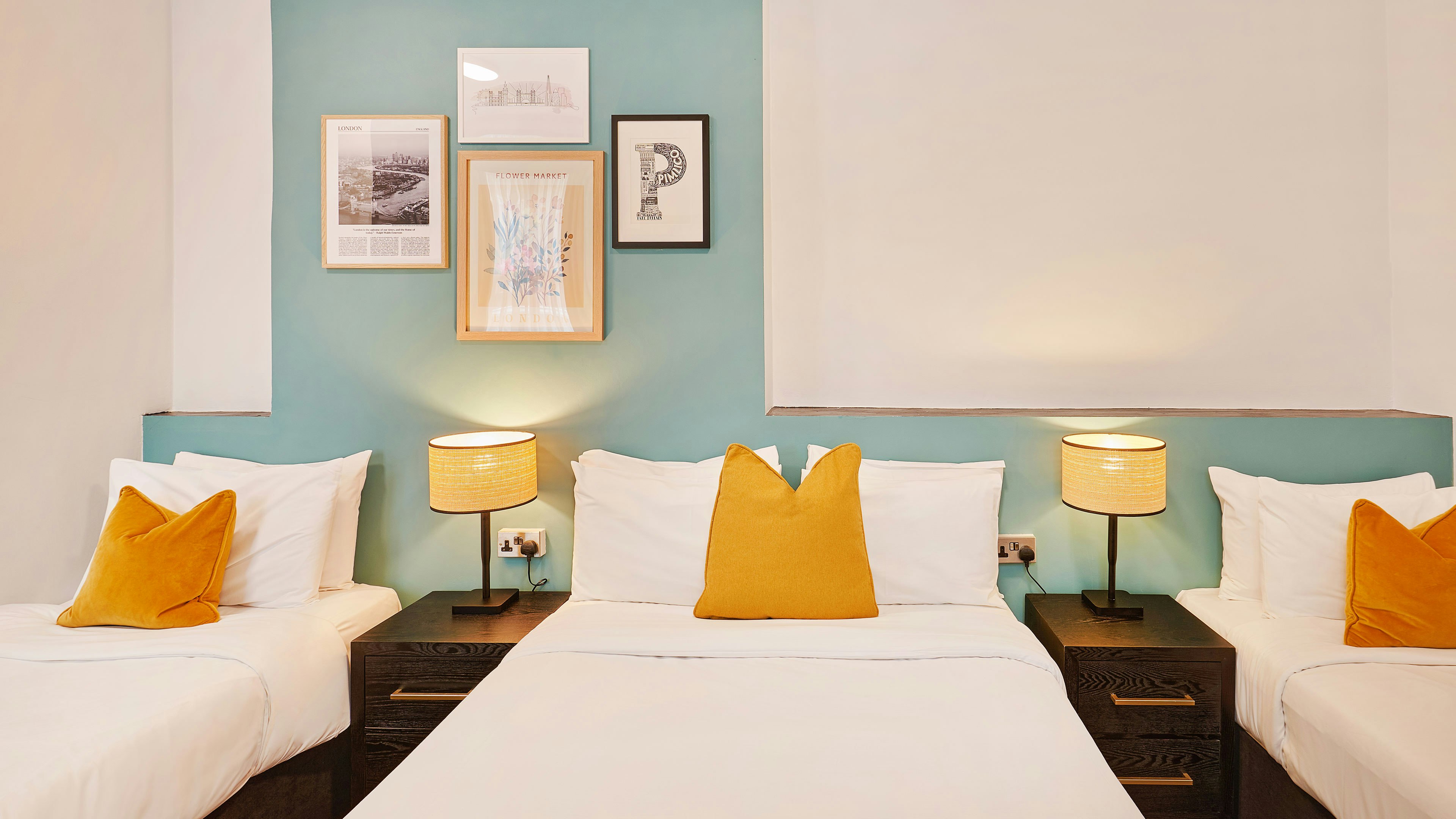 Huttons Hotel, Victoria London 39/63