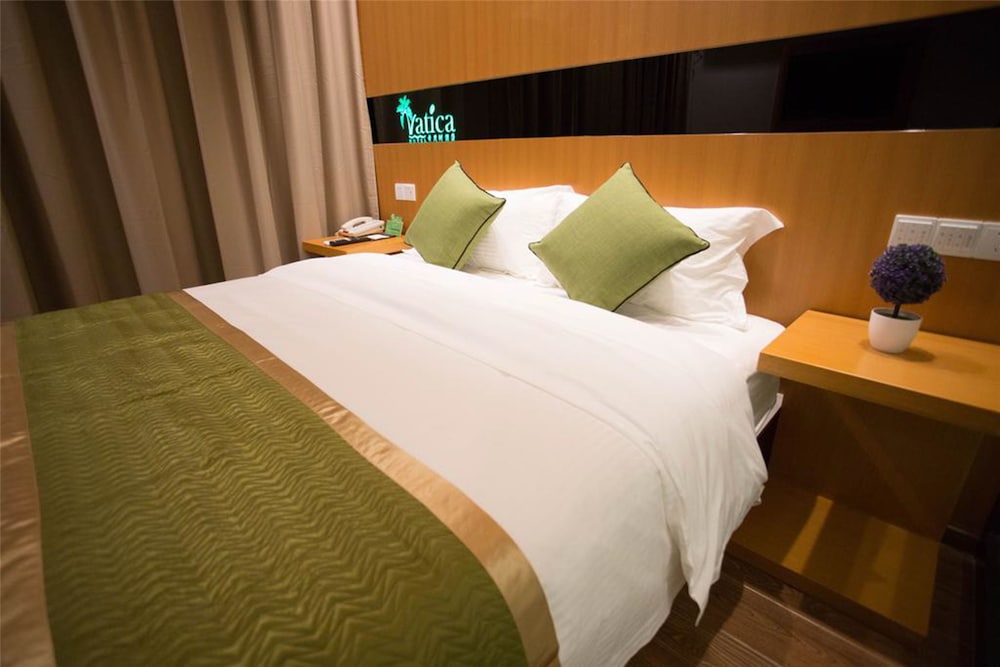 Vatica Hotel (Shanghai International Tourist Resort Huaxia East Road Metro Station) 11/21
