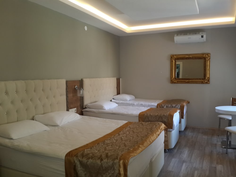 Deluxe, Quadruple, Queen and Twin Beds