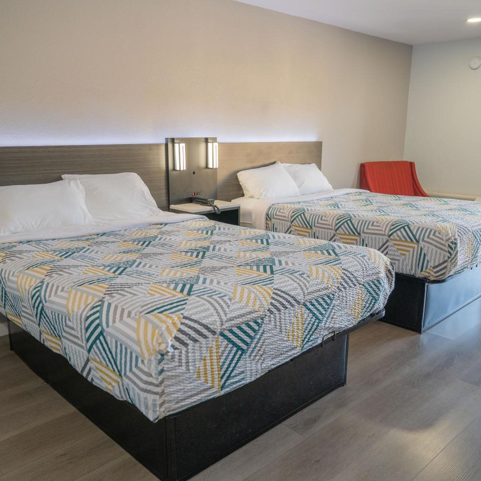 2 Queen Beds Non-Smoking, Micfridge