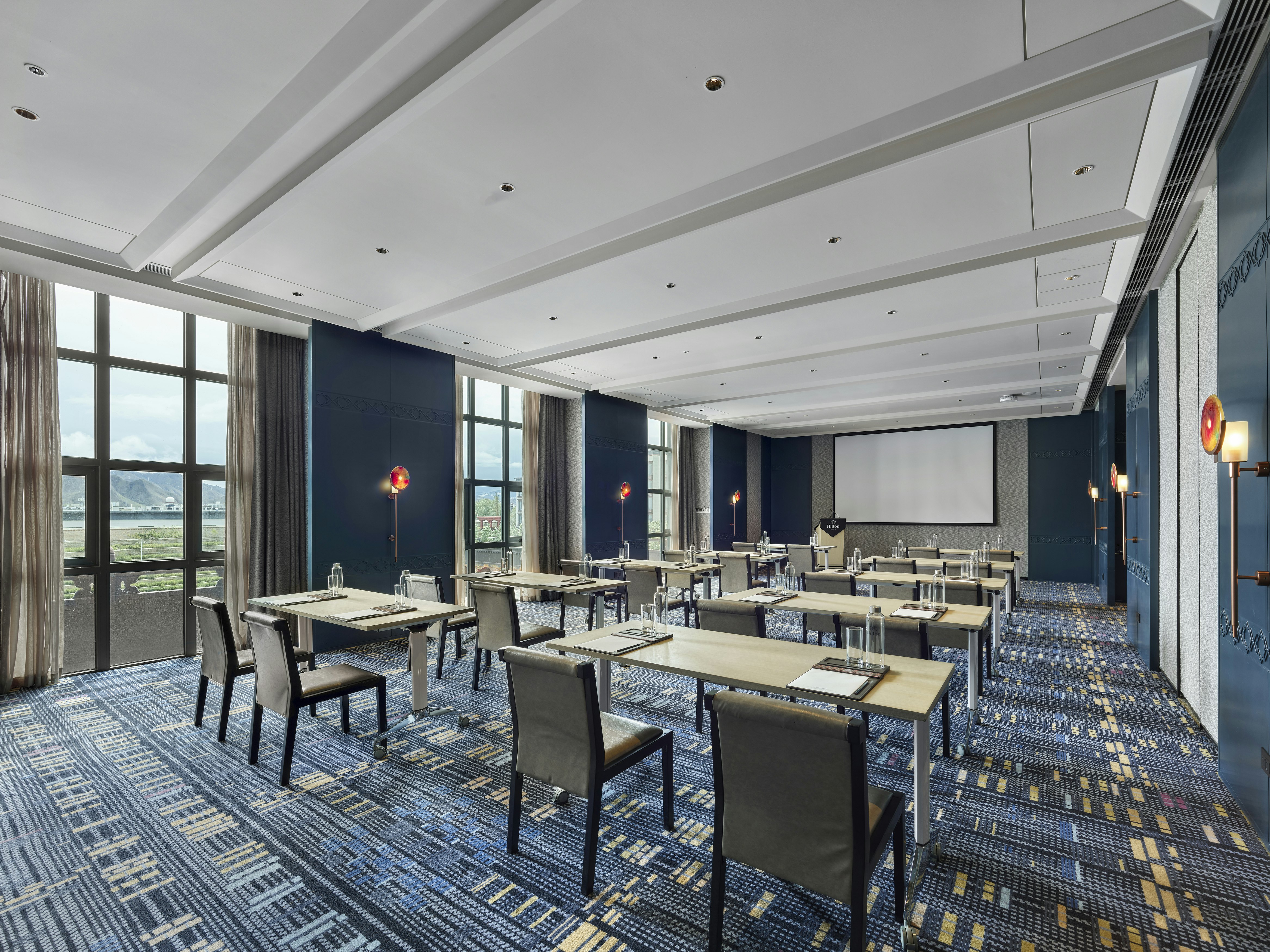Hilton Shigatse 50/54