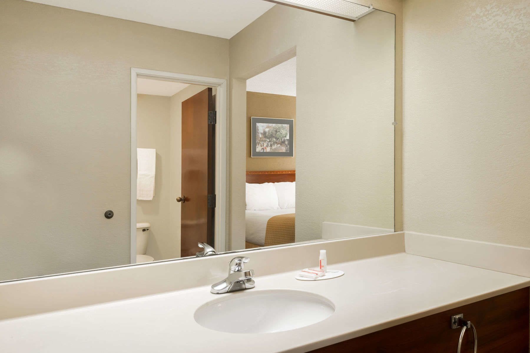 غرفة قياسية بسريرين كوين، Days Inn by Wyndham Norton 2/3