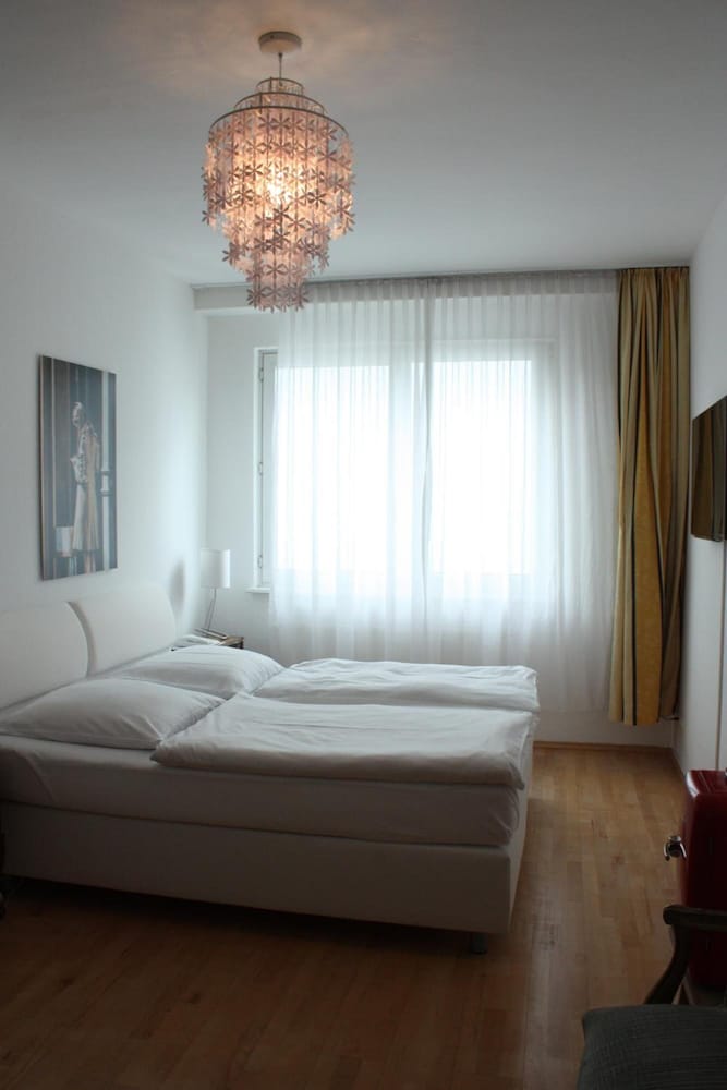 The Suite Hotel 42/59