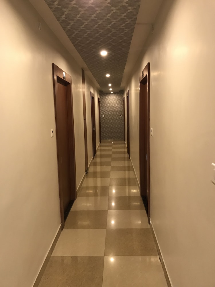 Elite Suites Mint Gomti Nagar 5/50