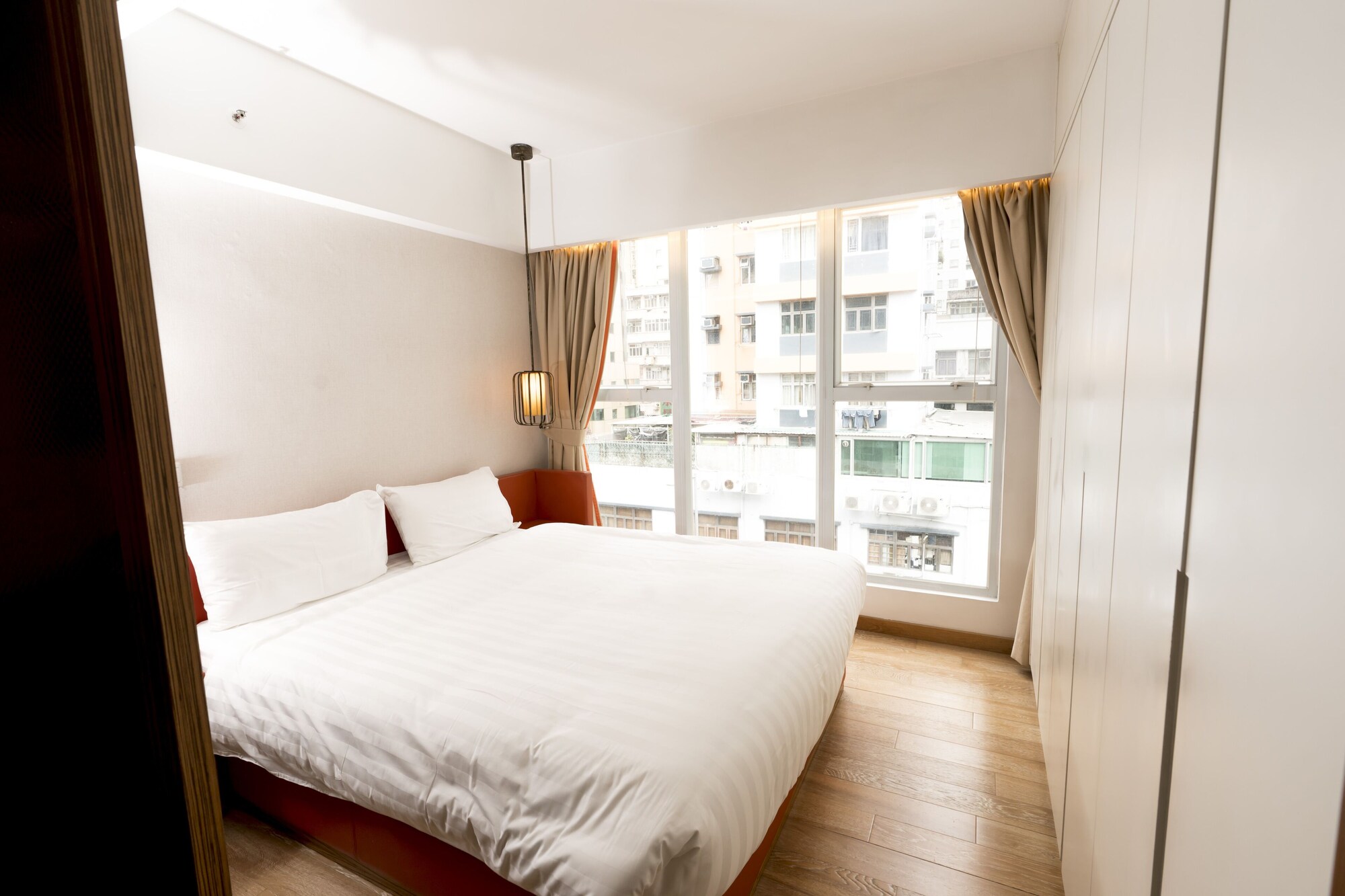 1 BEDROOM, SUITE