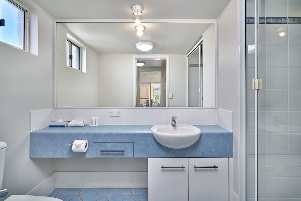 NORTH COVE WATERFRONT SUITES 24/58