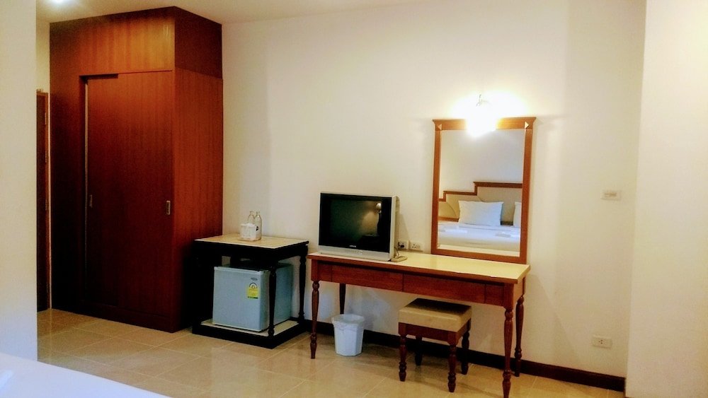 Mei Zhou Phuket Hotel 62/67