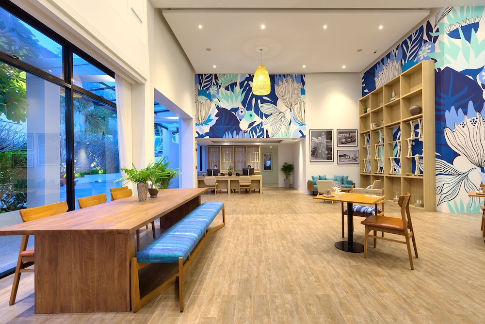 Outrigger Surin Beach Resort 62/74
