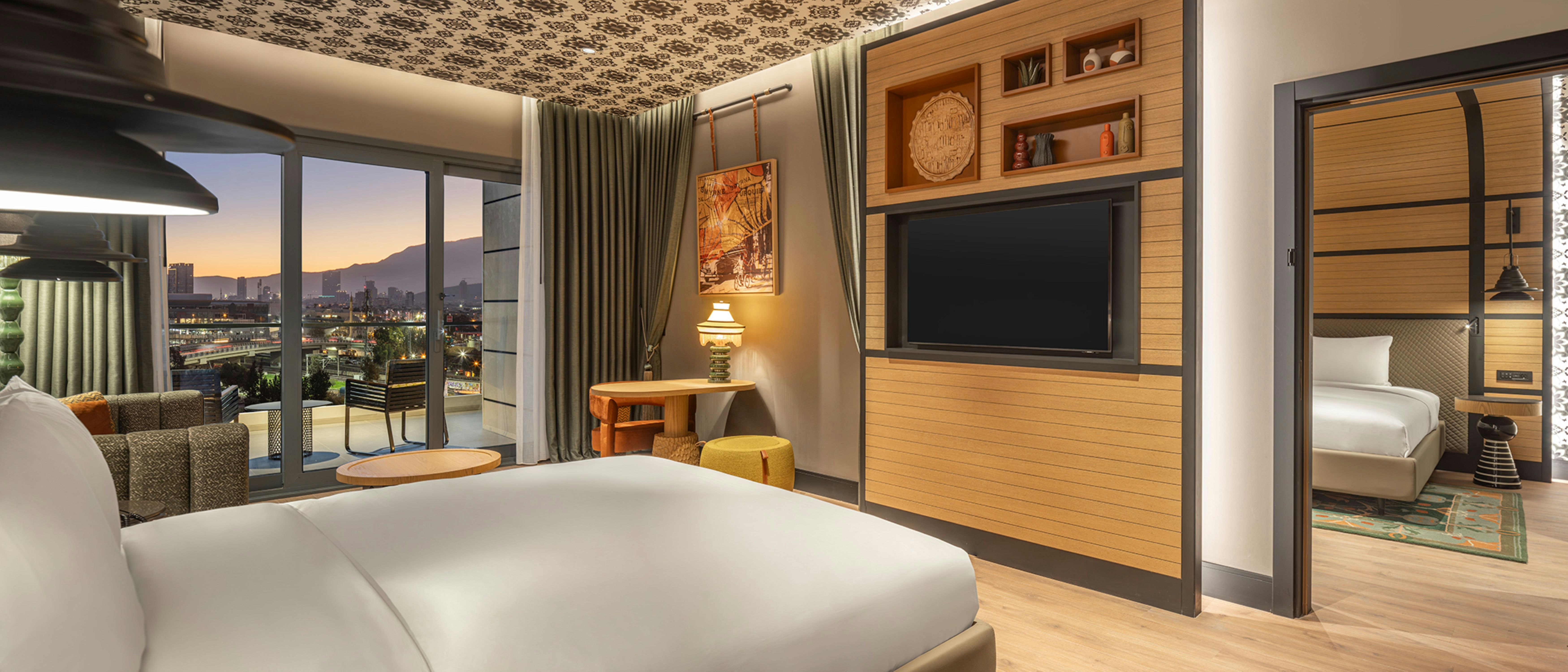 ROOM, QUEEN BED, ACCESSIBLE