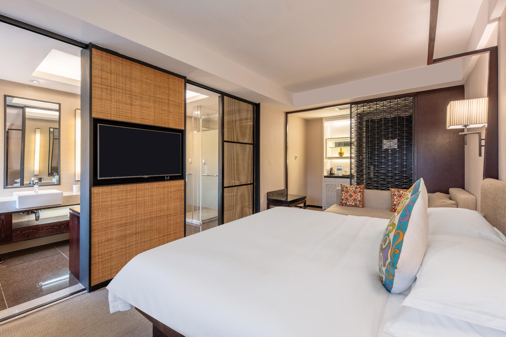 Signature, King Bed, Bathtub