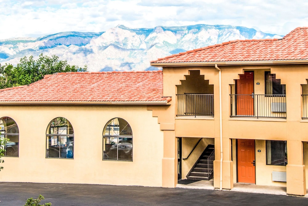 Days Inn By Wyndham Rio Rancho 1/24