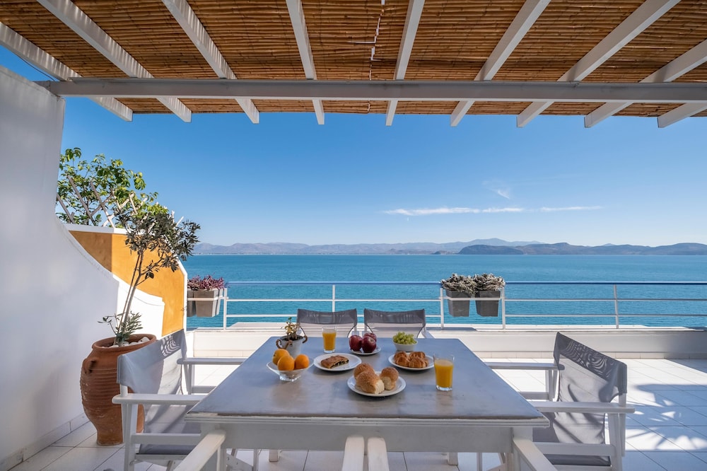 MELI APARTMENTS & VILLAS 24/50