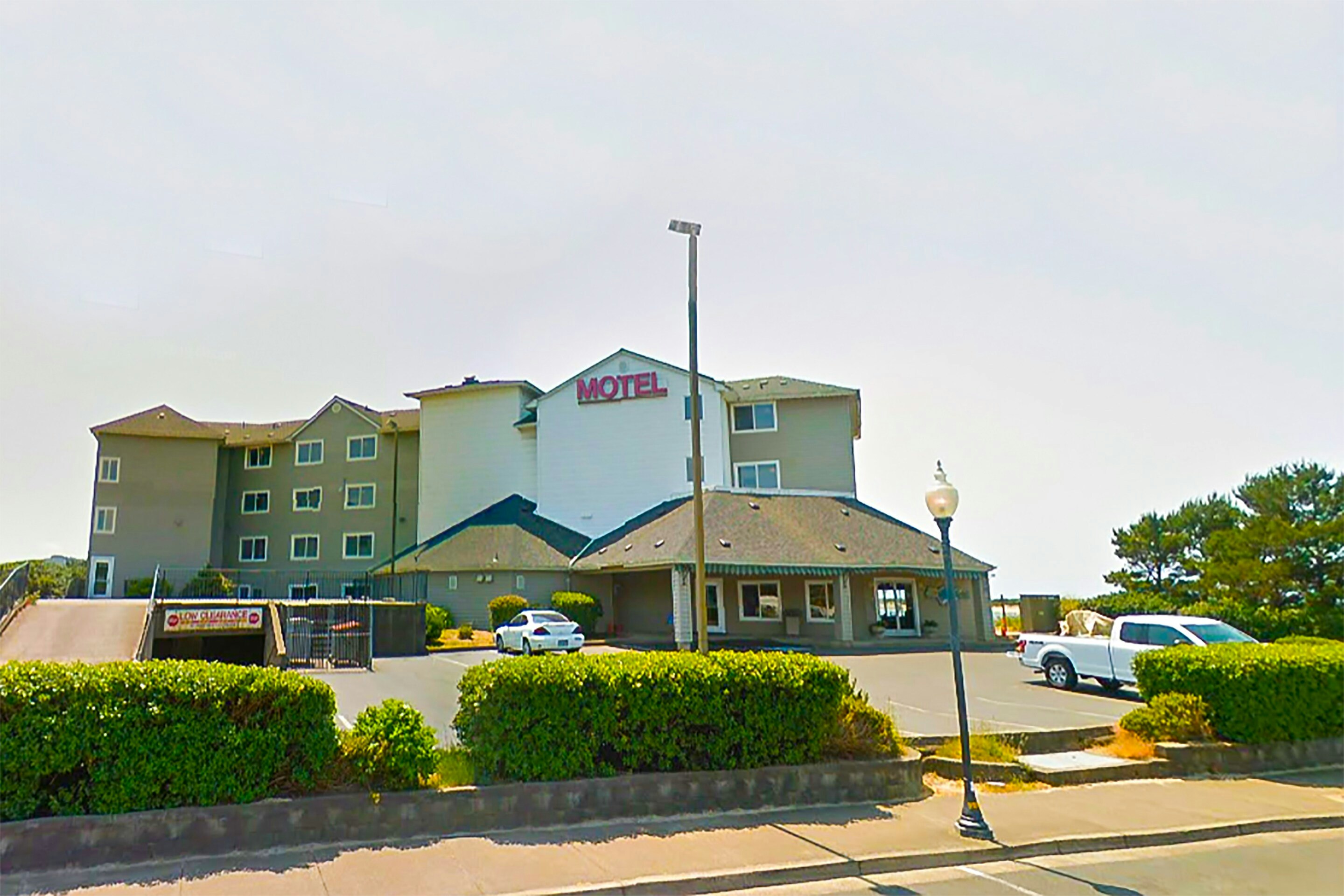 Siletz Bay Beachfront Hotel by OYO Lincoln City in LINCOLN CITY - OR