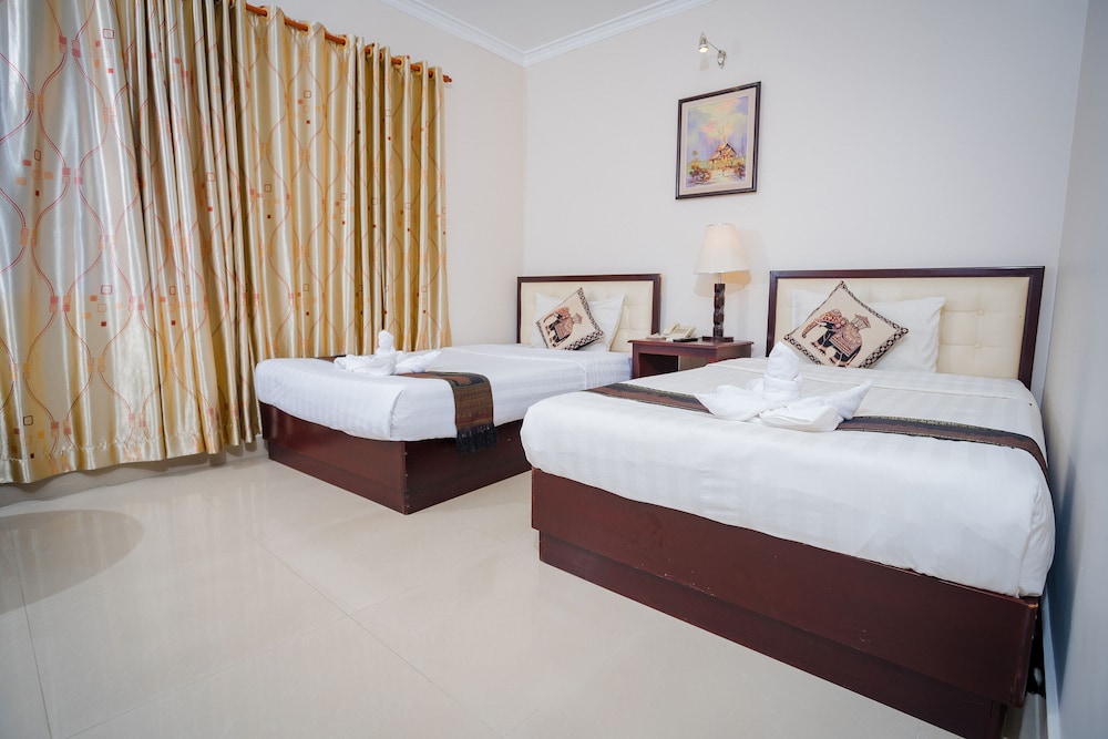Silver Mounts Hotel 10/69