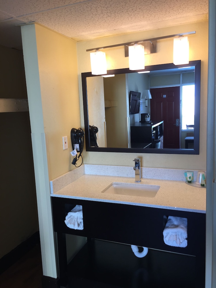 Blu Atlantic Oceanfront Hotel Suites 37/59
