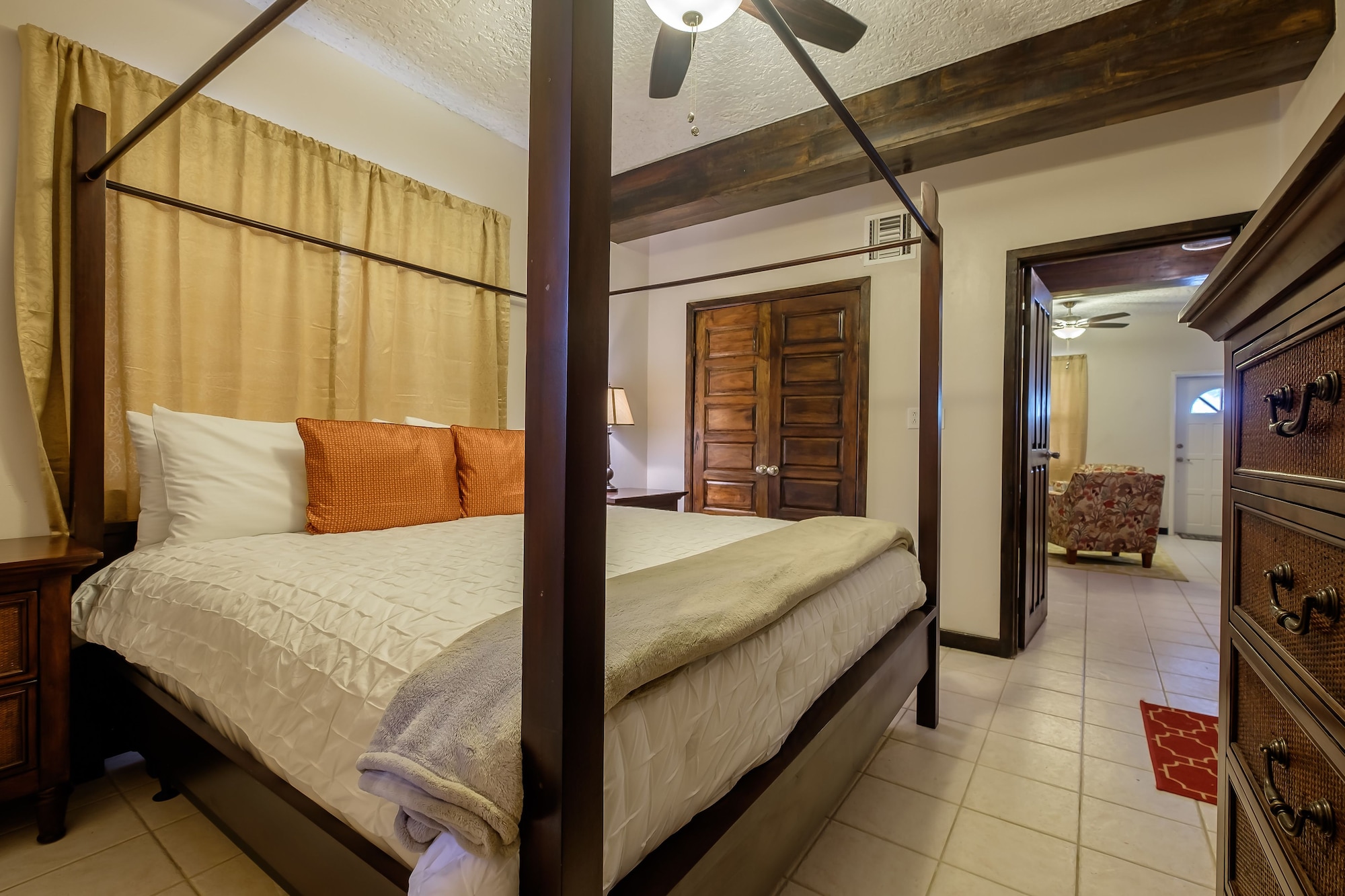 SUPERIOR, SUITE, KING BED, OCEAN FRONT, SOFA, KITCHEN