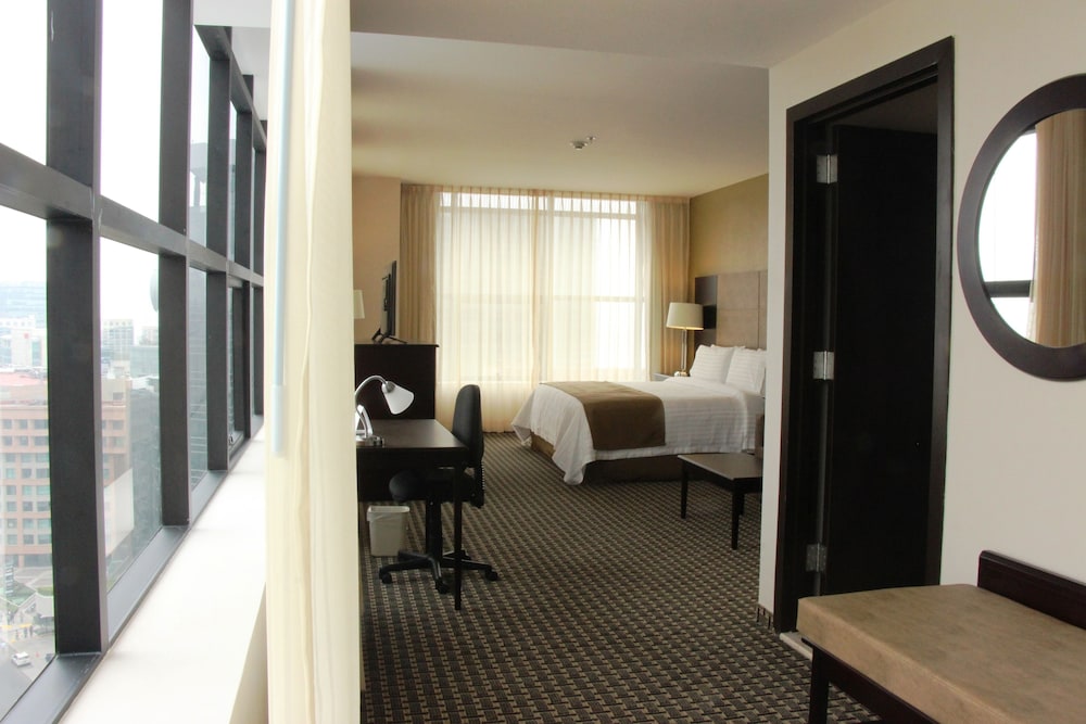 Holiday Inn Mexico Santa Fe 12/22