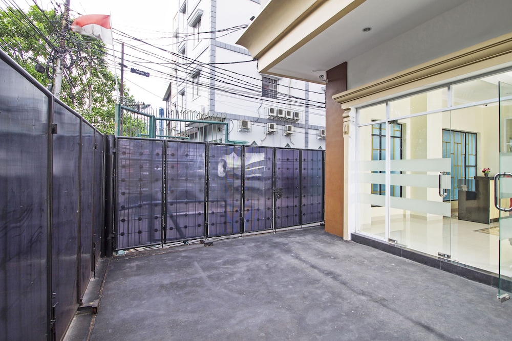 Reddoorz Plus Cideng Barat 4/21