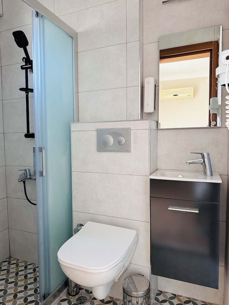 Cennet Hotel 43/46