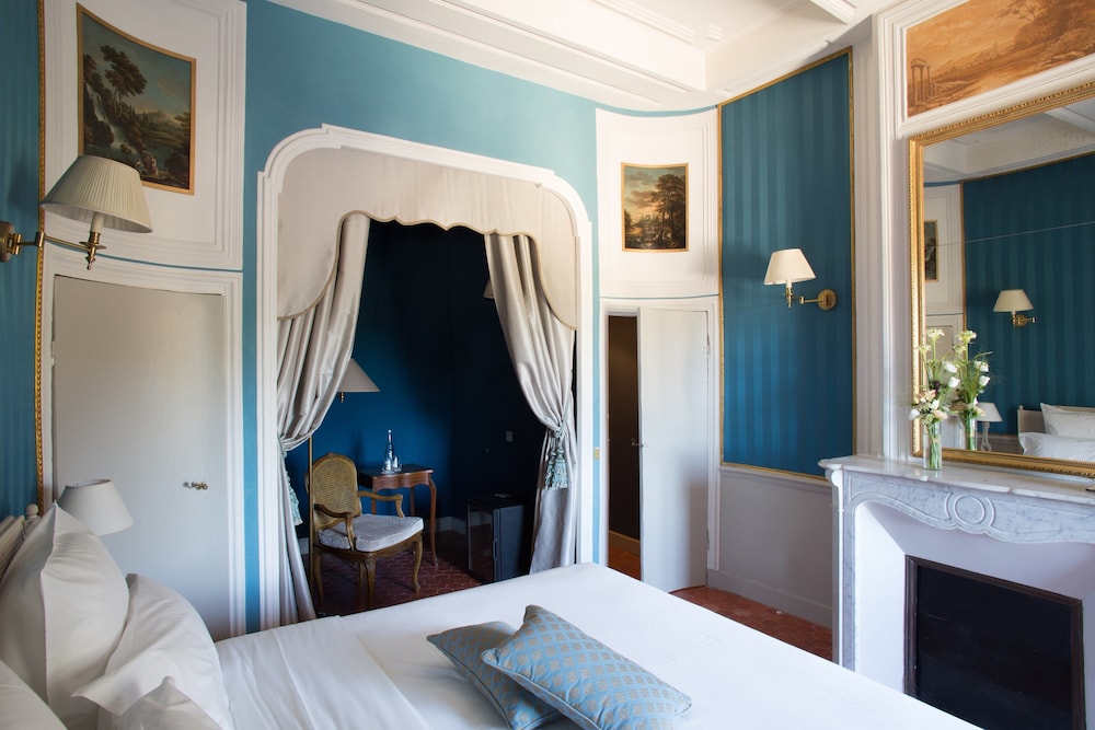 Lobby at Chateau de Fonscolombe, LE PUY-SAINTE-REPARADE
