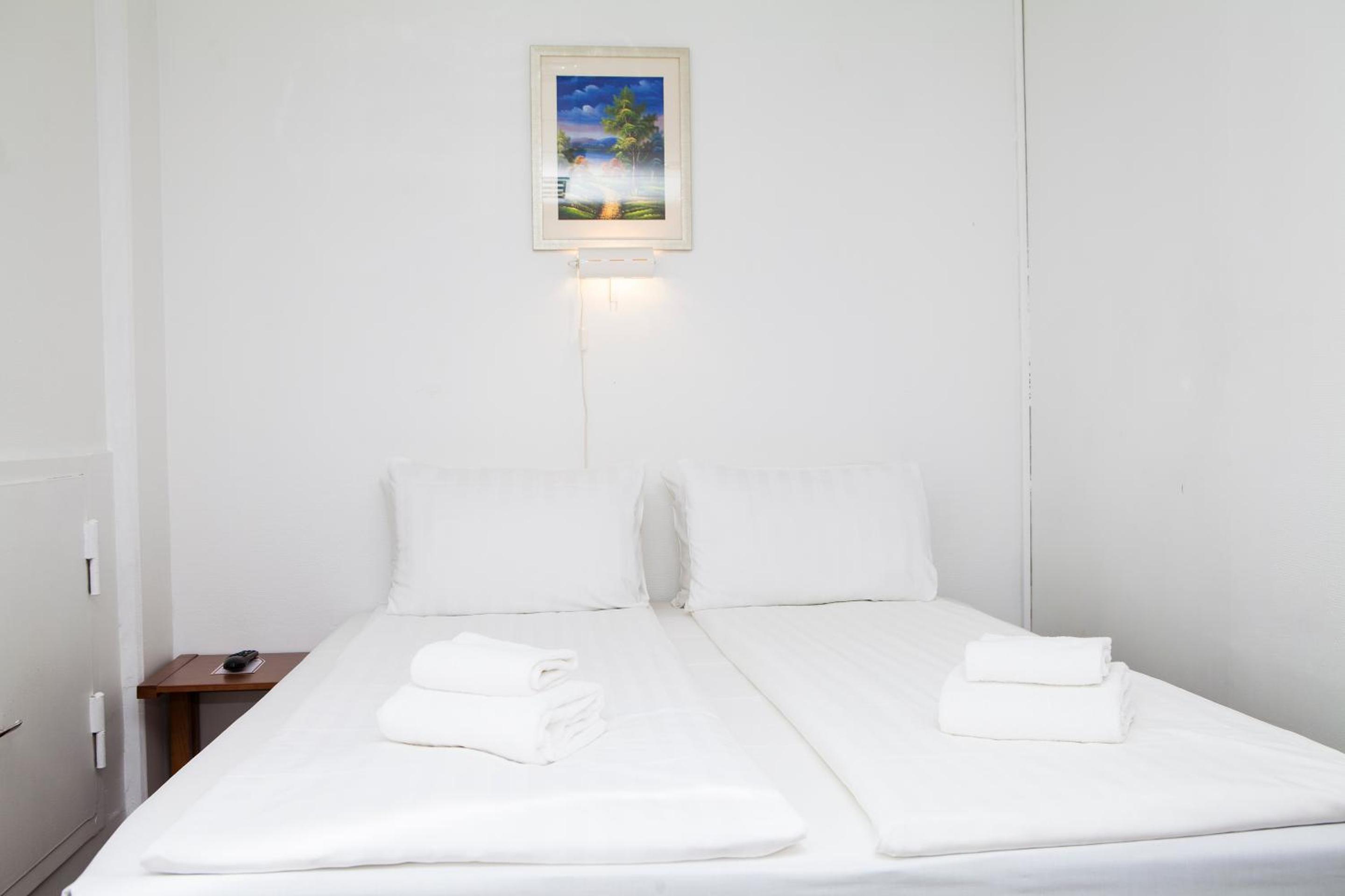 Room, Triple, Shared Bathroom, No Window