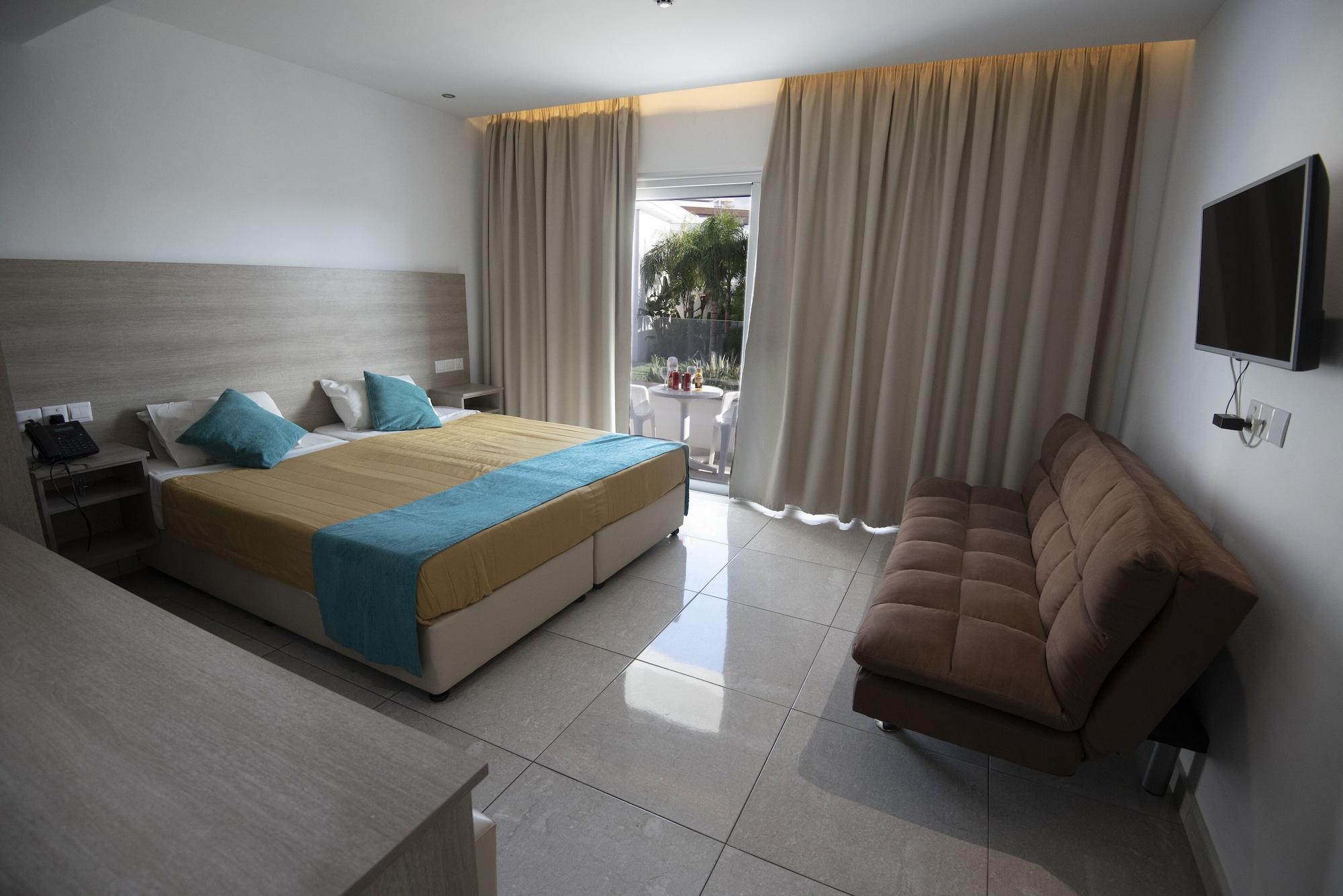 ROOM, DOUBLE OR TWIN BED, RESORT VIEW