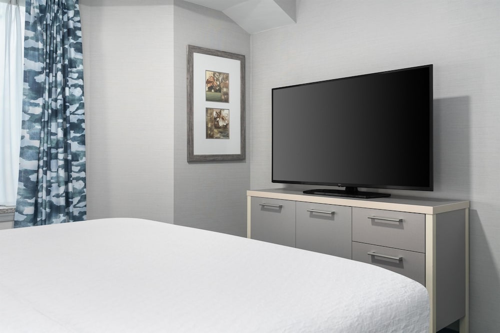 2 Bedrooms, Premier, Suite, 1 King and 2 Queen Beds, 2 Bathrooms, Sofa, Accessible، Homewood Suites By Hilton Williamsburg 6/9