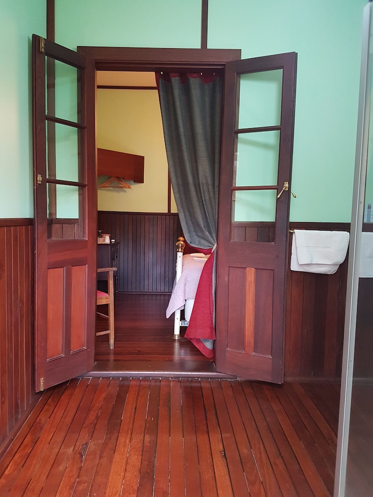 Bridgefield Guest House 16/50
