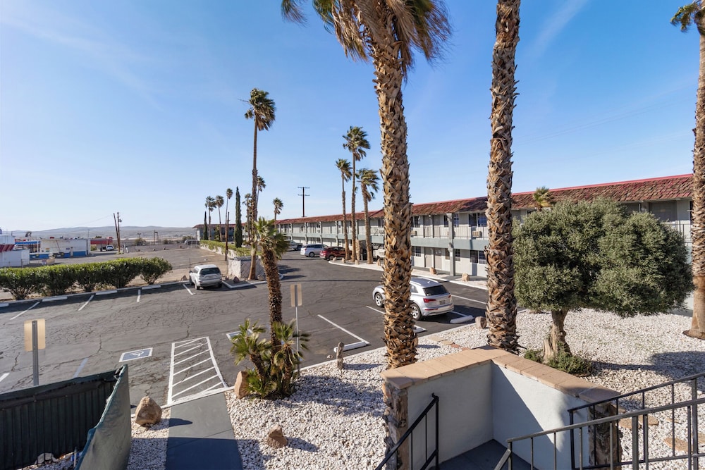 ECONOMY INN BARSTOW 42/57